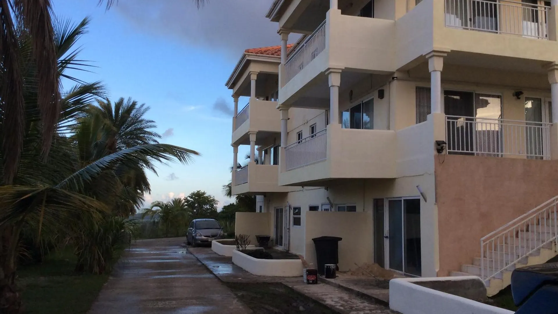Apartments Buckleys Country Club location
